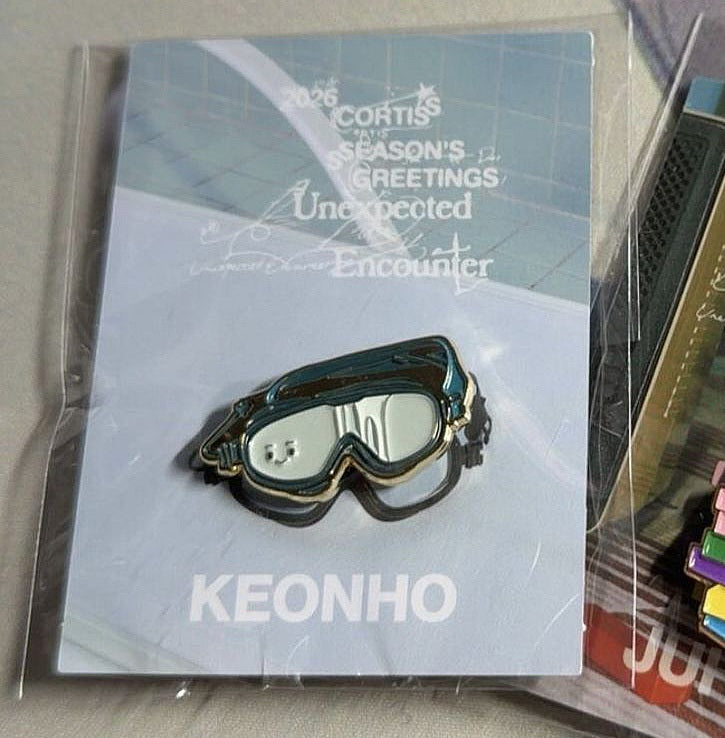 CORTIS PLÜSCHSCHLÜSSELANHÄNGER