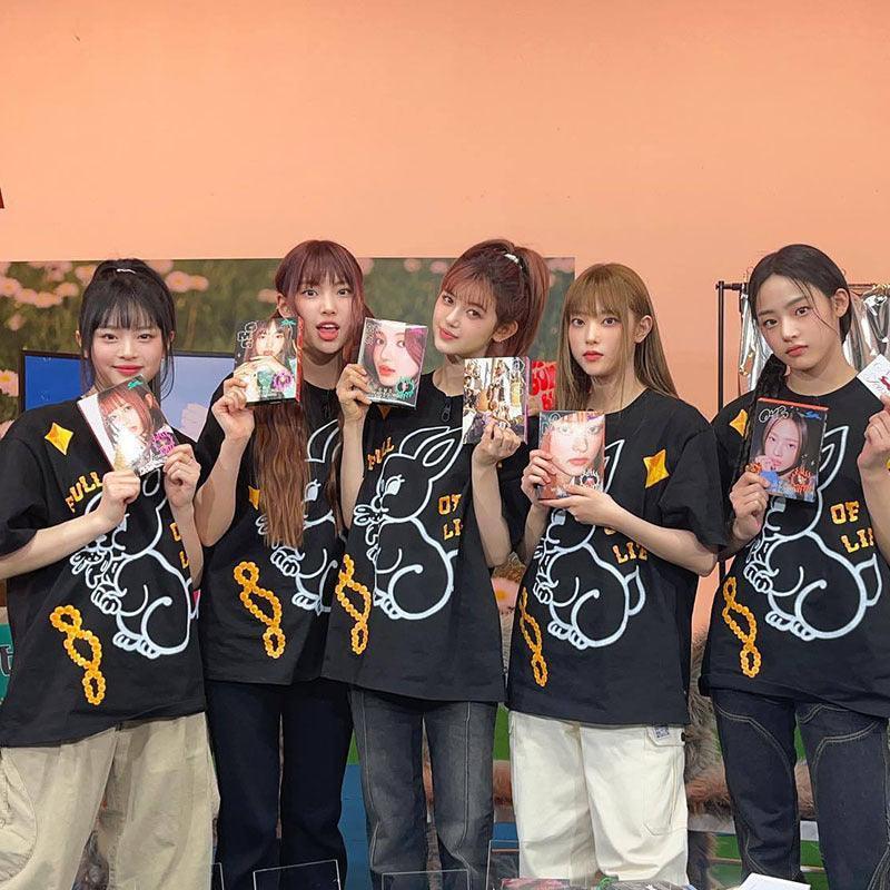 NEWJEANS T-SHIRT 100% BAUMWOLLE (schwarz/weiß)