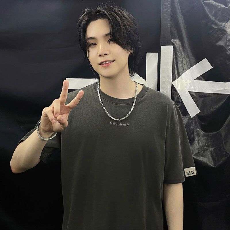 T-SHIRT SUGA D'DAY AGUST D 100% BAUMWOLLE (schwarz und grau)