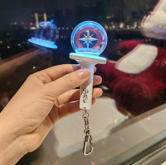 STRAY KIDS LED-KEYRING MIT LICHTSTOCK