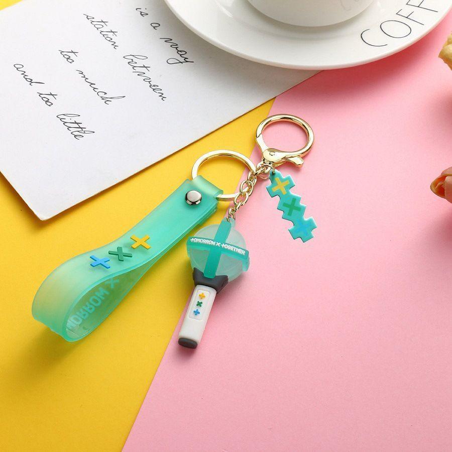 LICHTSTICKS SCHLÜSSELANHÄNGER VERSCHIEDENE KPOP-GRUPPEN