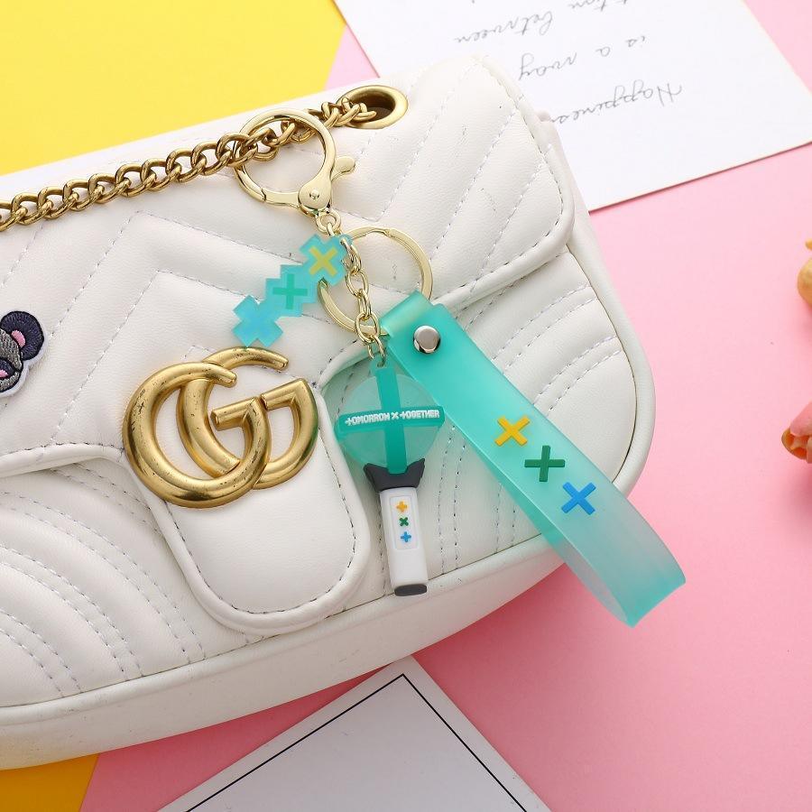 LICHTSTICKS SCHLÜSSELANHÄNGER VERSCHIEDENE KPOP-GRUPPEN