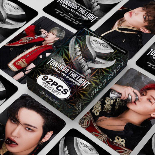 FOTOKARTEN ATEEZ 2024 TOWARDS THE LIGHTKITS 92 STÜCK (60 FOTOKARTEN + 32 STICKER)