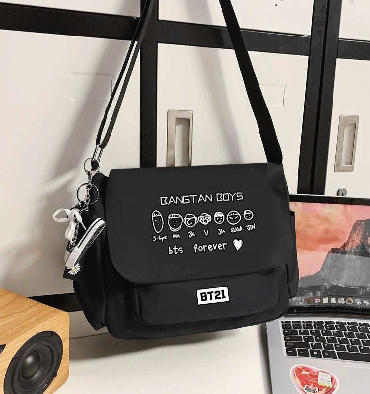 BTS BT21 TASCHEN VERSCHIEDENE MODELLE (schwarz und weiß)