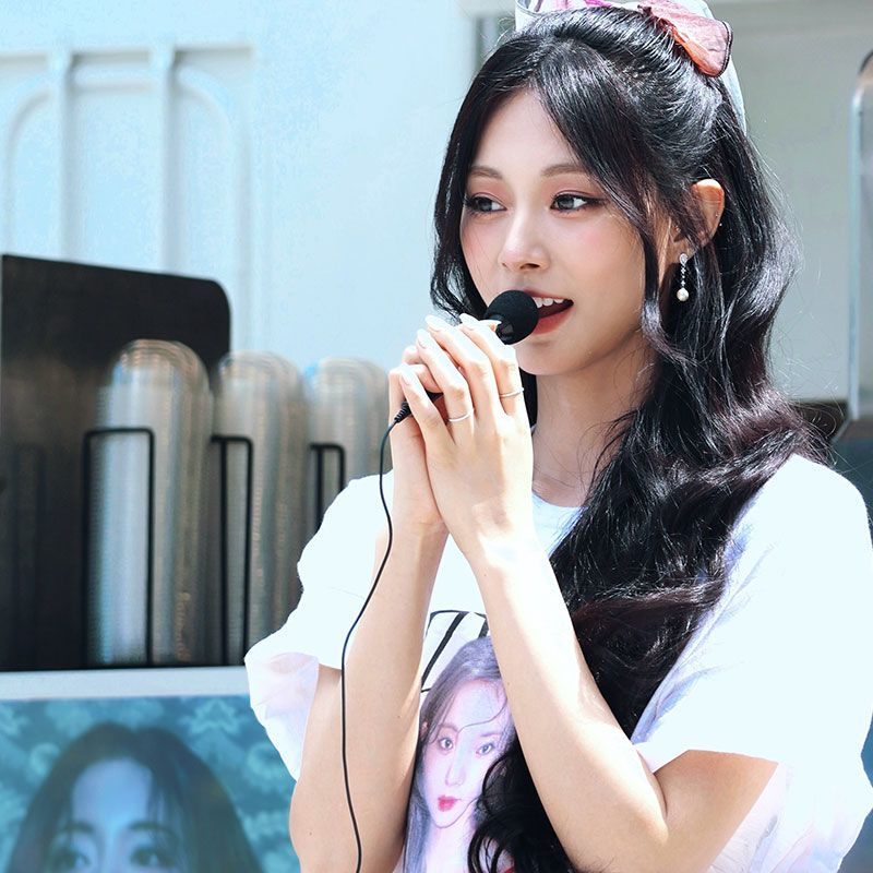 TZUYU (TWICE) 100% BAUMWOLLE SHIRT (weiß und schwarz)