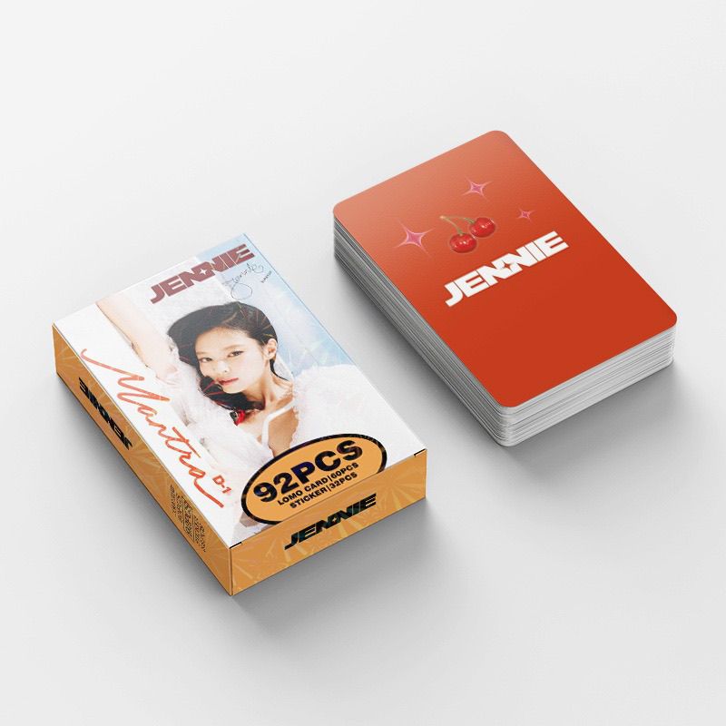 FOTOKARTEN JENNIE MANTRA + STICKER (92 STÜCK)