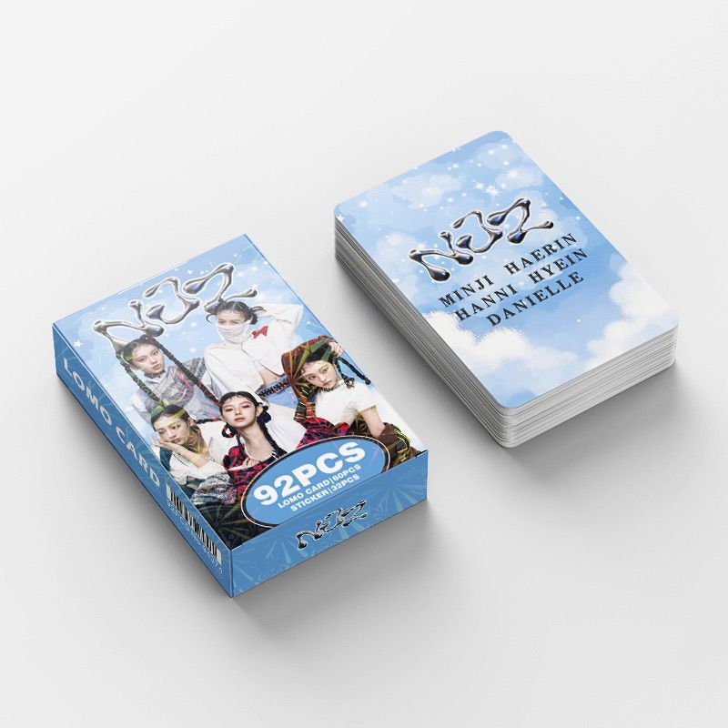 FOTOKARTEN NJZ (NEWJEANS)  92 STÜCK (60 FOTOKARTEN + 32 STICKER)