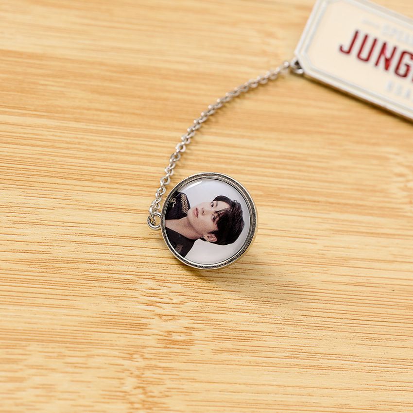 BTS-Merchandise-Anstecker zur Love Yourself Tour