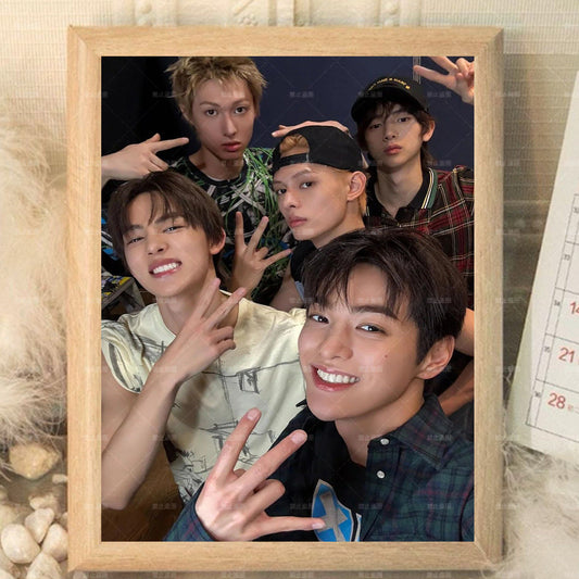 CORTIS DEKORATIVER RAHMEN - VERSCHIEDENE GRÖSSEN UND BILDER