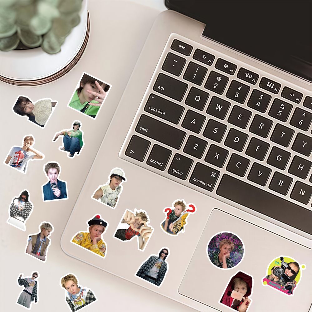 CORTIS-AUFKLEBER, 70 STÜCK