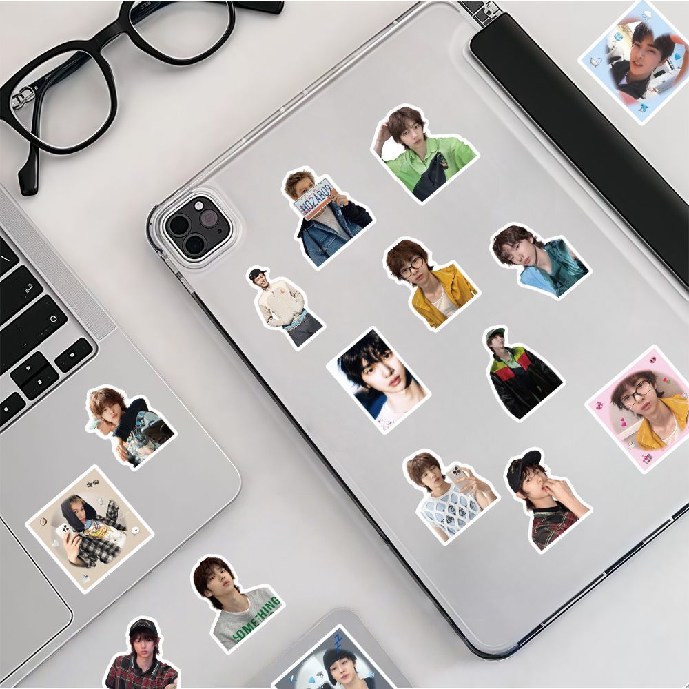 CORTIS-AUFKLEBER, 70 STÜCK