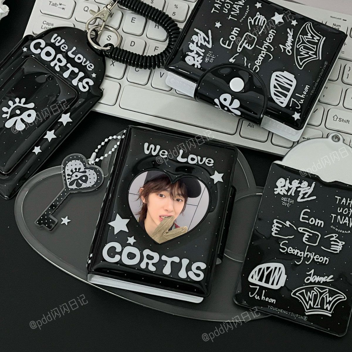 CORTIS KARTENHALTER UND MINI-ORDNER