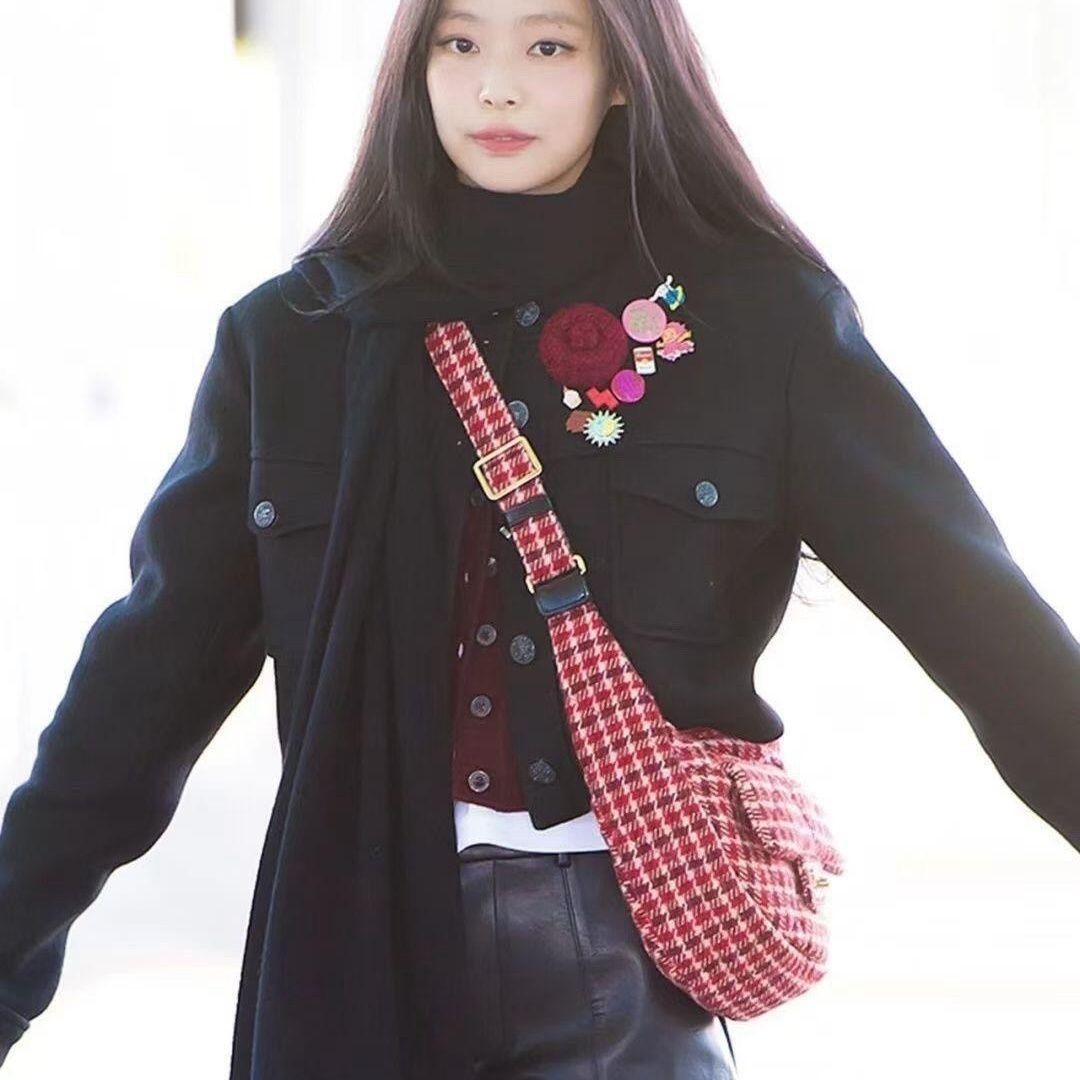 BLACKPINK JENNIE TASCHE