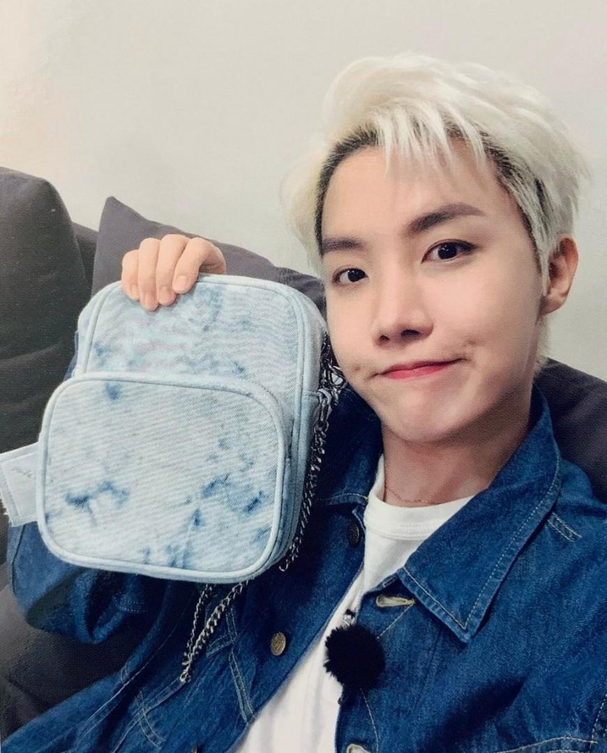 BTS MERCH - MINI TASCHEN NEBENEINANDER von JHOPE
