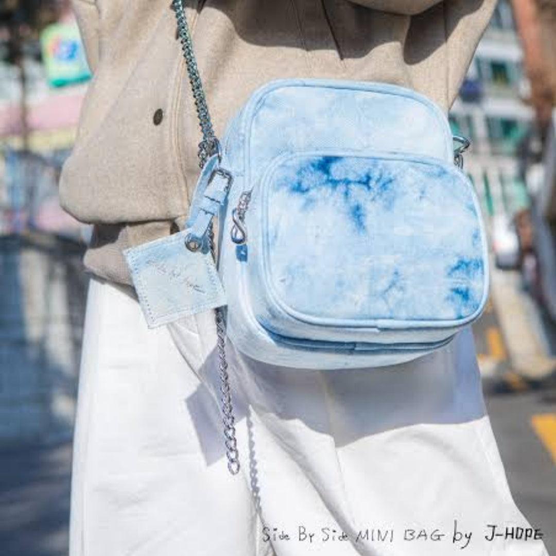 BTS MERCH - MINI TASCHEN NEBENEINANDER von JHOPE