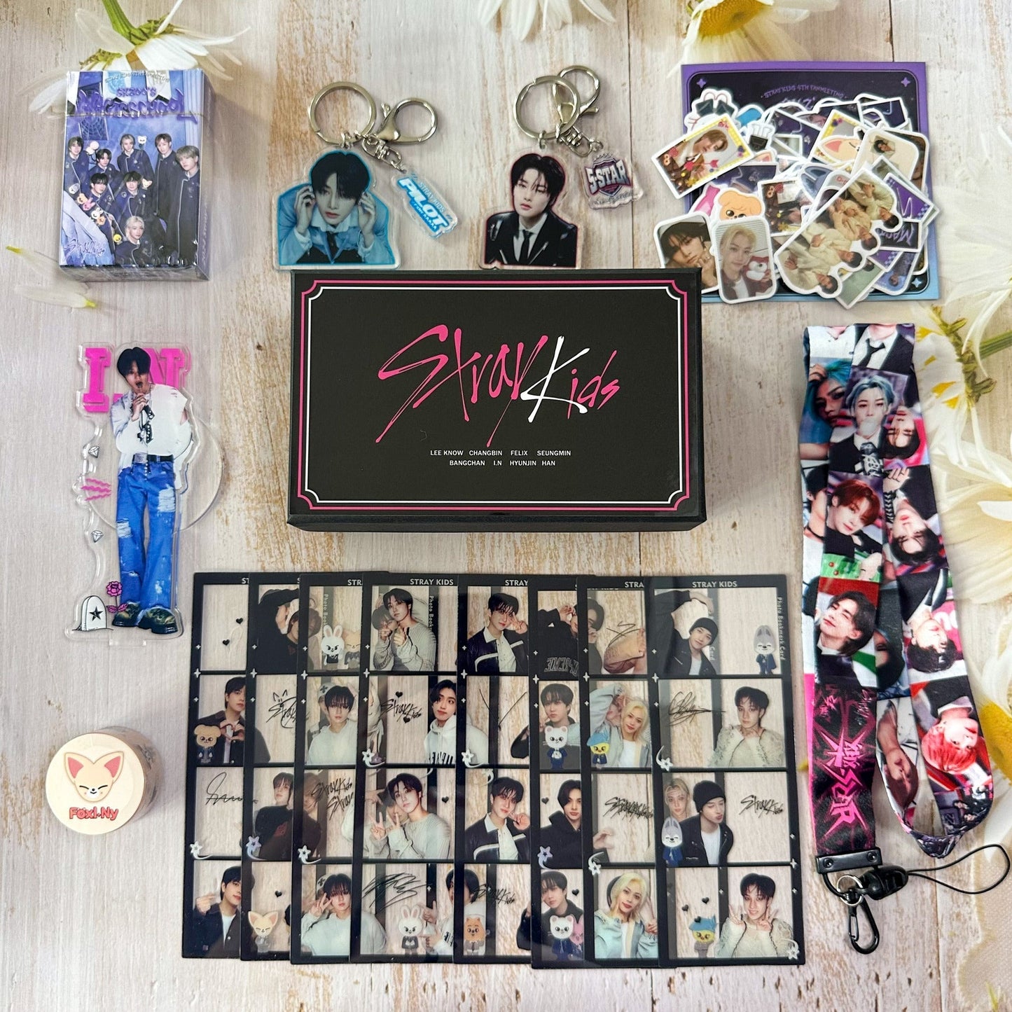 STRAY KIDS GESCHENKBOX (ALLE MITGLIEDER)