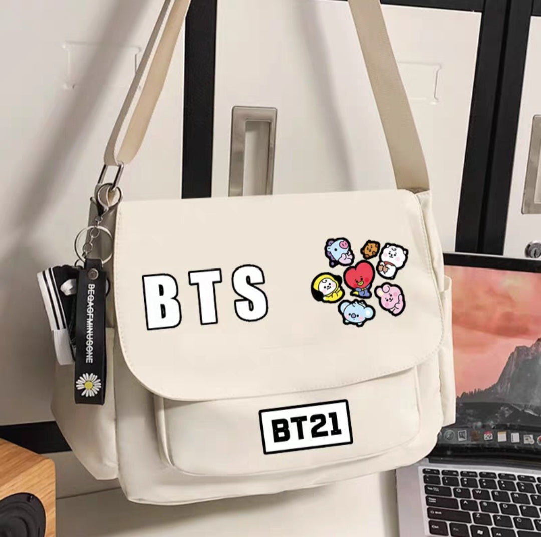 BTS BT21 TASCHEN VERSCHIEDENE MODELLE (schwarz und weiß)
