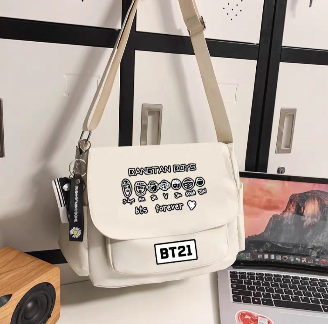 BTS BT21 TASCHEN VERSCHIEDENE MODELLE (schwarz und weiß)