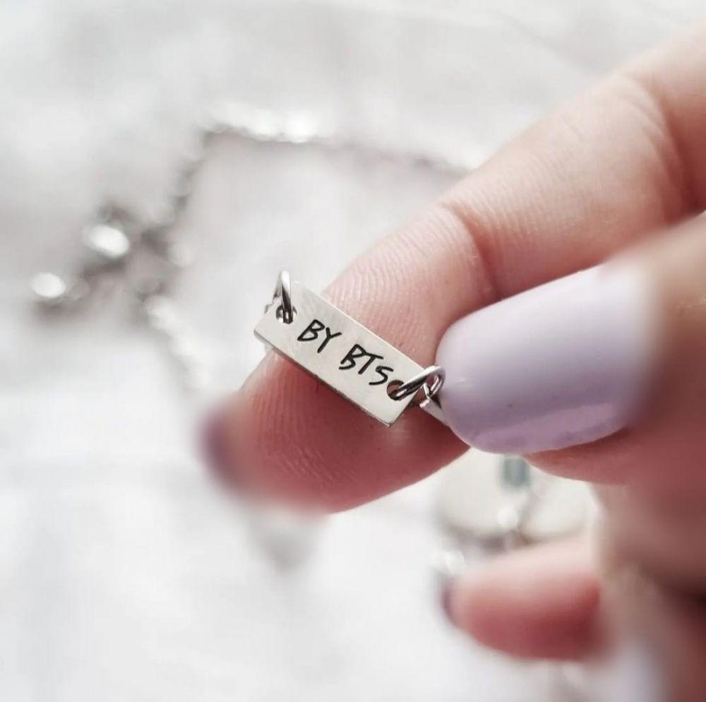 BTS - SUGA SILBERNE GITARREN-HALSKETTE EDELSTAHL