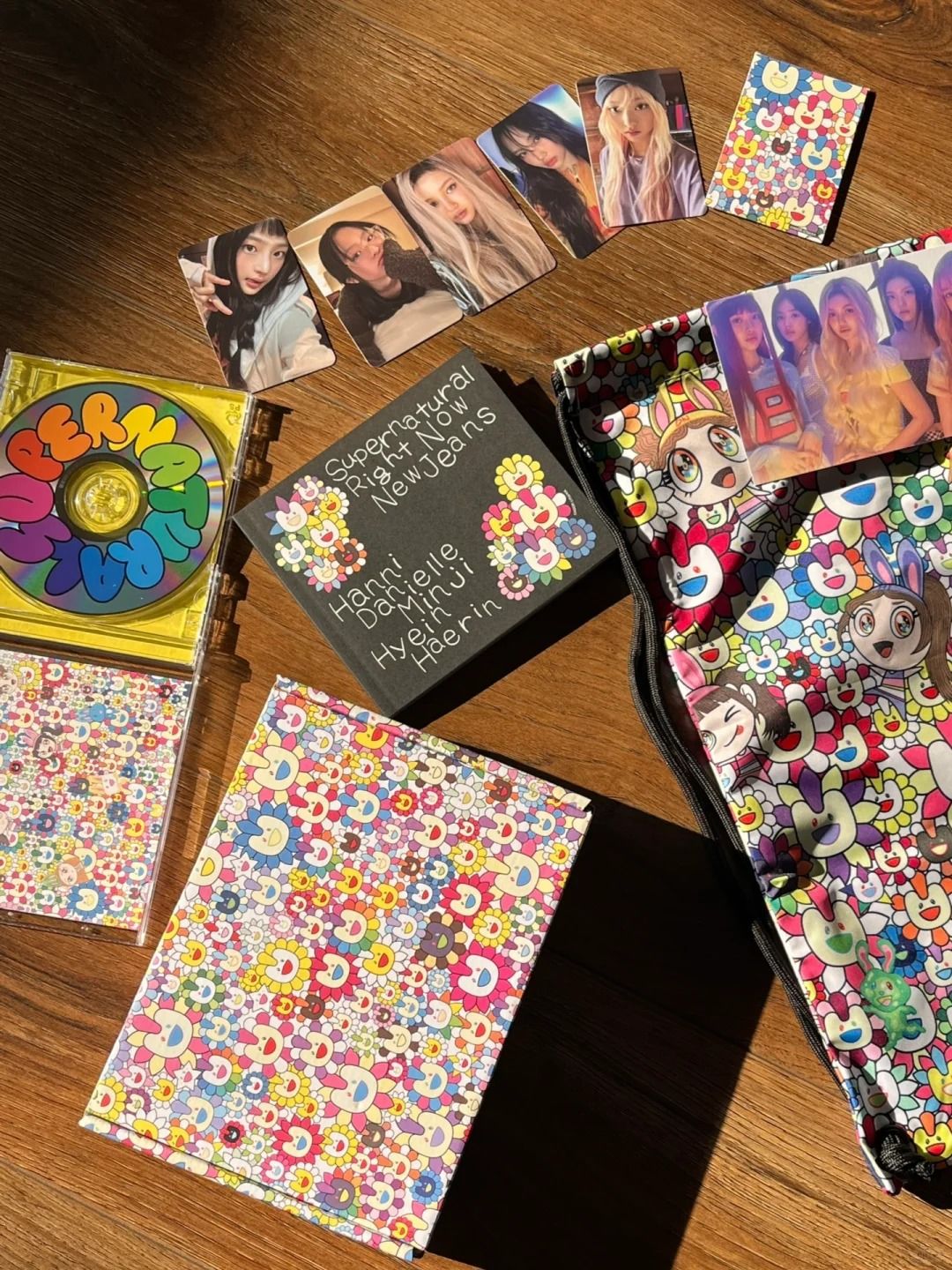 NJZ NEWJEANS ZUGBANDTASCHE MIT PERSONALISIERTER BOX UND ZUBEHÖR