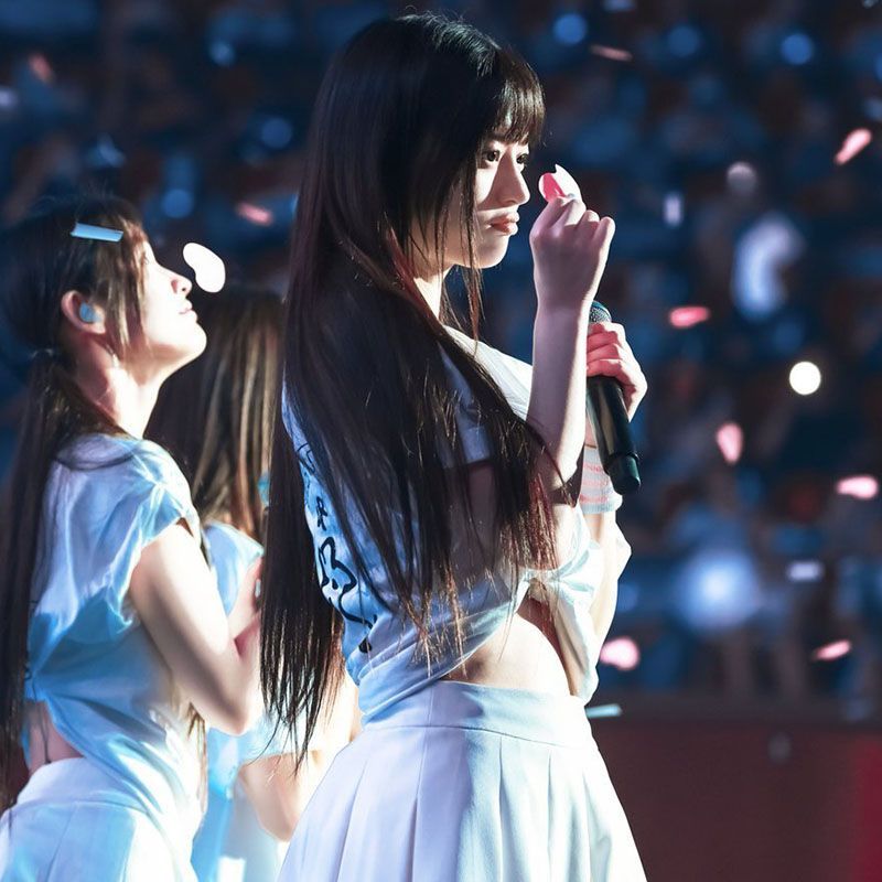 ILLIT GLITTERDAY T-SHIRT 100% BAUMWOLLE