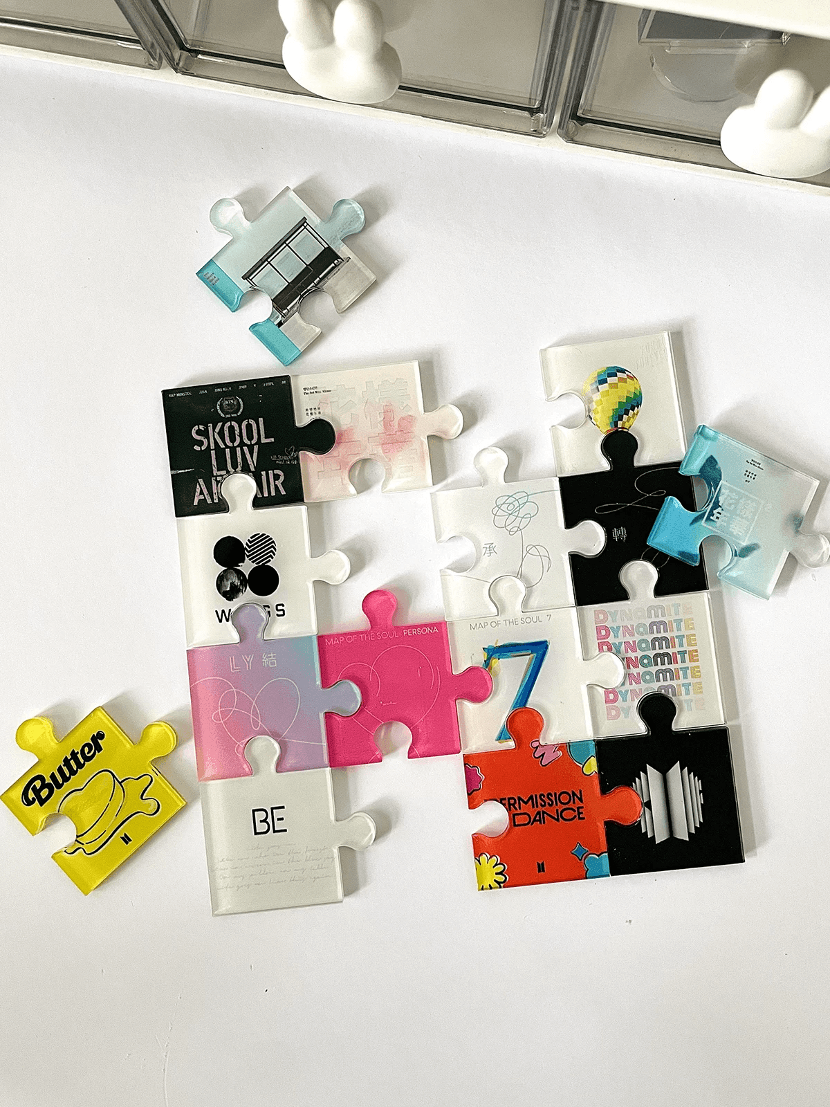 BTS-ALBEN-PUZZLE, DAS SICH IN EINEN DEKORATIVEN RAHMEN VERWANDELT